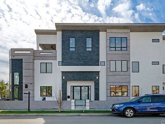 3-story house with roof deck, front elevation