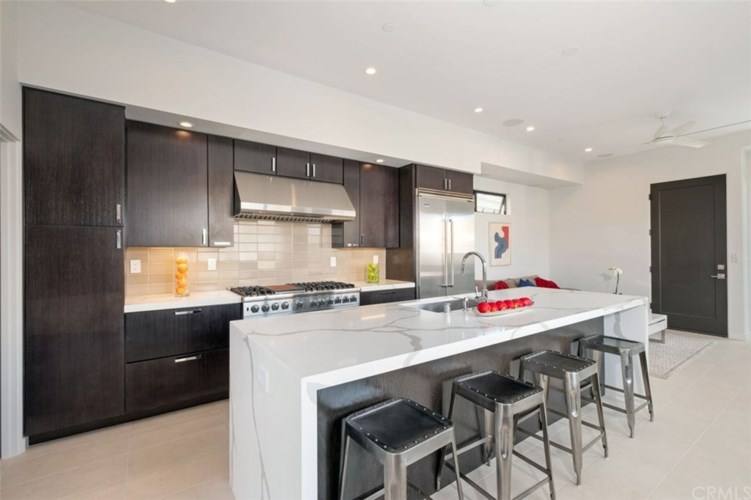 3-story house with roof deck, kitchen