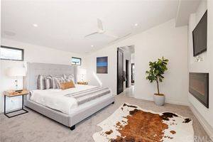 3-story house with roof deck, bedroom