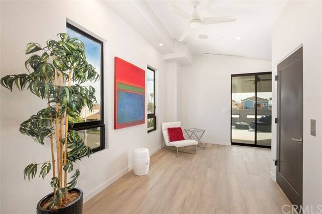 3-story house with roof deck, upper hallway